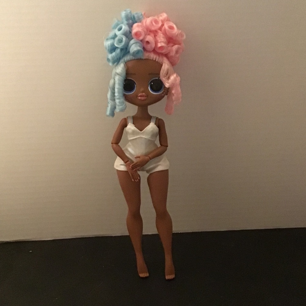 L.O.L. Surprise! OMG SWEETS Blue and pink hair